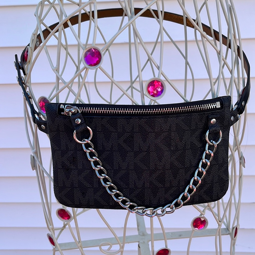 Micheal Kors fan Fannypack in great condition size small